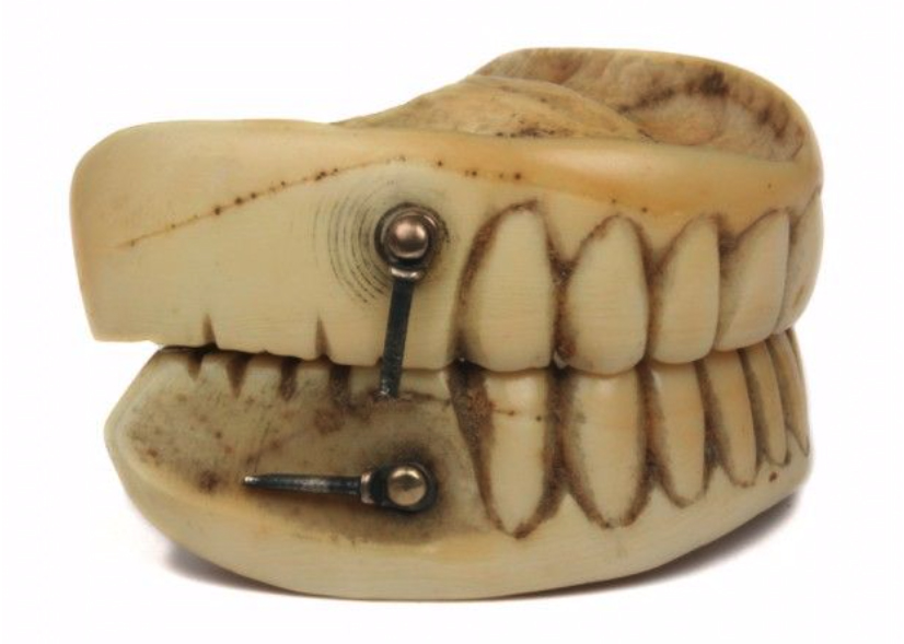 Зуб без кости. Зубные техники. Зубной техник. Зубные протезы из дерева.